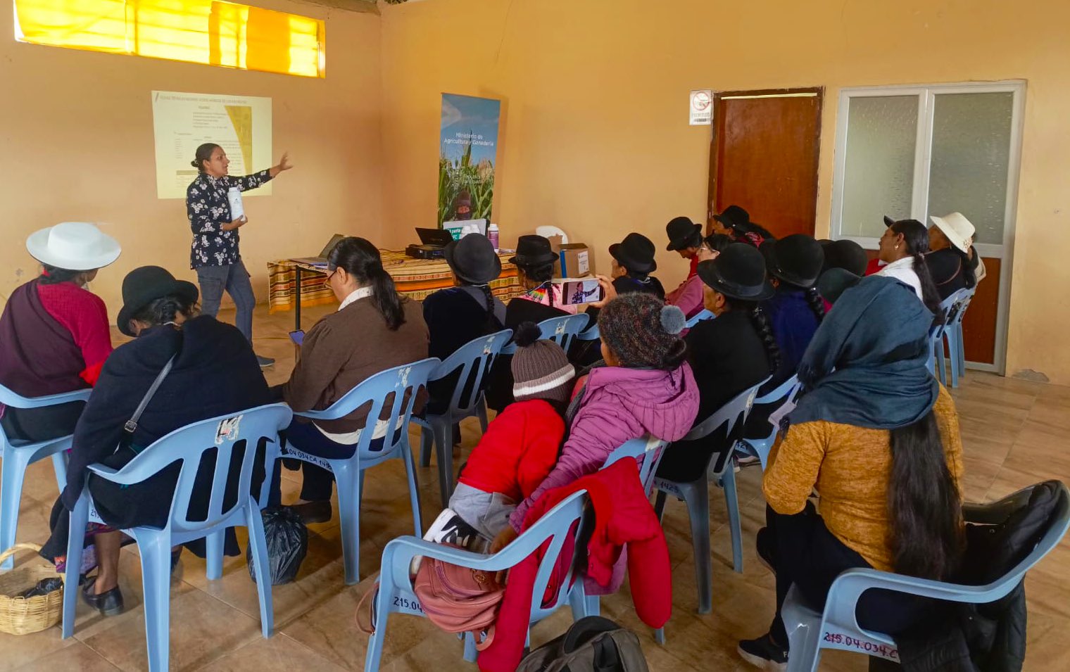 productores-de-saraguro-reciben-capacitacion-en-agroecologia-sostenible.ecuador221.com_.ec_ Productores de Saraguro reciben capacitación en agroecología sostenible