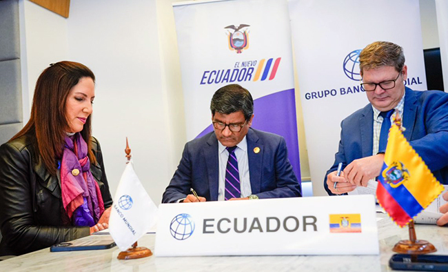 Banco Mundial da crédito a Ecuador para obras en educación