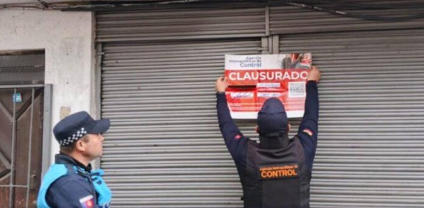 Clausuran local por vender celulares robados en Chillogallo