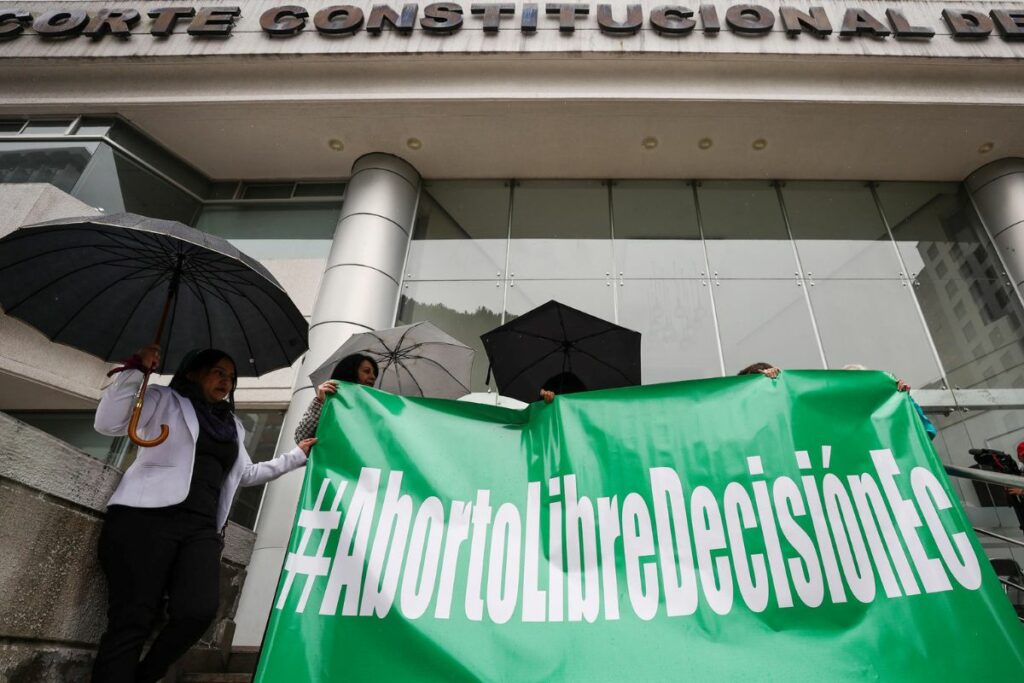 colectivos-exigen-despenalizacion-total-del-aborto-en-ecuador221.com_.ec_ Colectivos exigen despenalización total del aborto en Ecuador