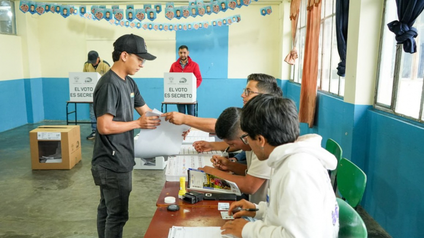 ecuador 221 corte-constitucional-respalda-veto-al-celular-en-sufragios.ecuador221.com_.ec_ Corte Constitucional respalda veto al celular en sufragios