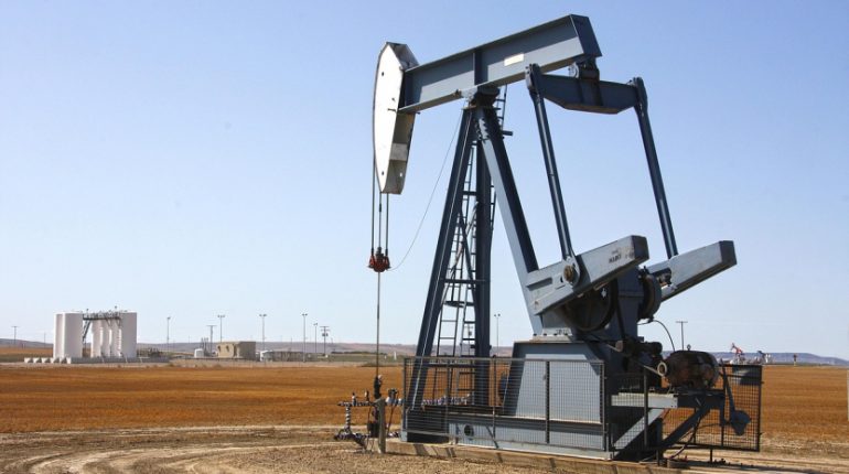 Crudo WTI cae a USD 59,58 por guerra comercial