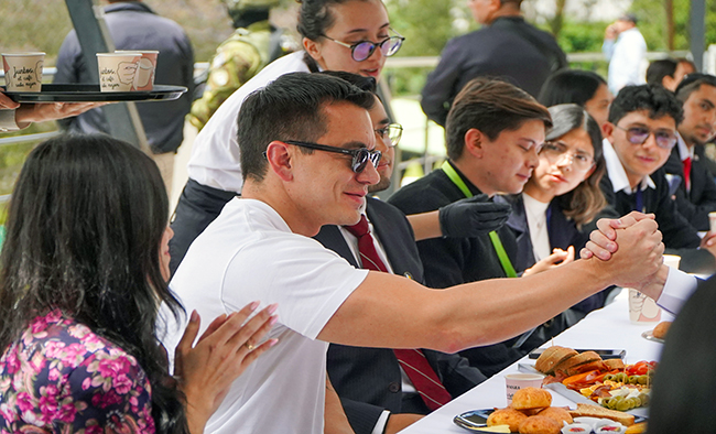 Daniel Noboa participó en Diálogo Democrático con estudiantes de la UIDE