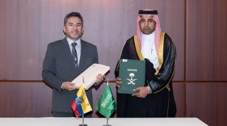 Ecuador y Arabia Saudita pactan nuevas rutas aéreas
