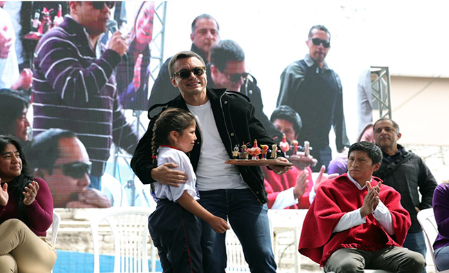 El candidato Daniel Noboa se reunió con comerciantes en Riobamba