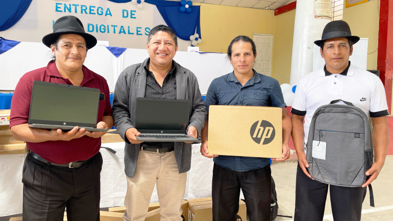 entrega-de-kits-tecnologicos-impulsa-educacion-en-la-amazonia.ecuador221.com_.ec_ Entrega de kits tecnológicos impulsa educación en la Amazonía