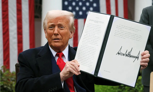 Entró en vigor arancel decretado por Trump para todas las importaciones de EE.UU.