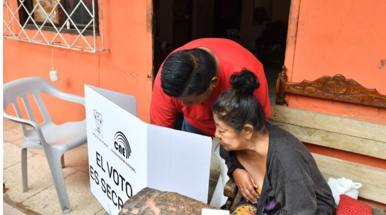Manabí cumplió con éxito la jornada de Voto en Casa
