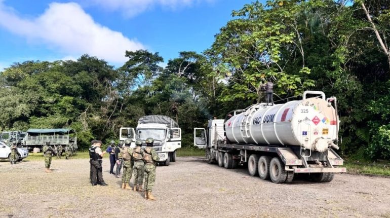 Militares decomisan 10 mil galones de gasolina blanca en Sucumbíos