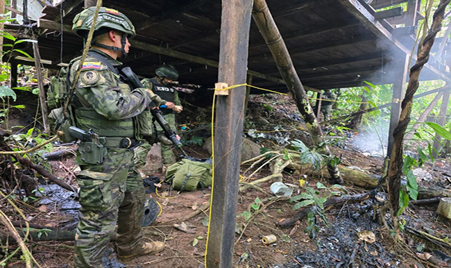 Militares neutralizan dos laboratorios ilegales de droga en Tulcán