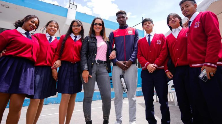Ministra Crespo impulsa educación en valores desde Quito
