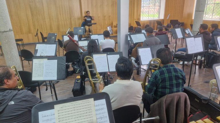 Patricio Mora Yanza dirige gran concierto en Cuenca