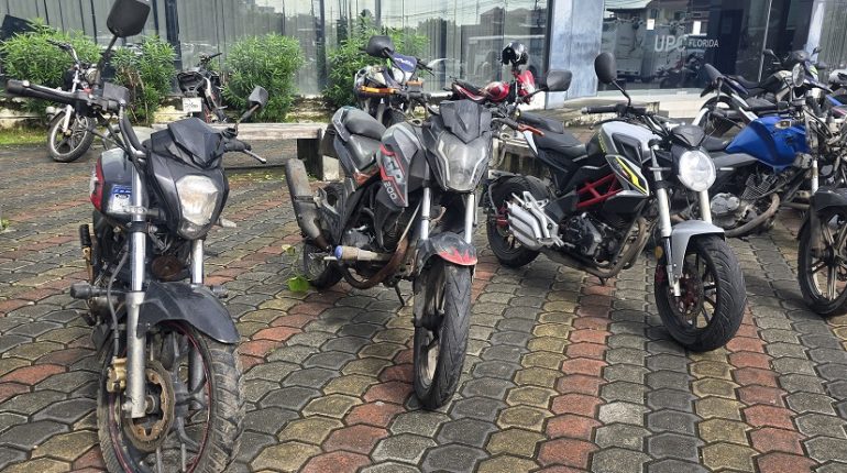 Policía desmantela centro de acopio de motos robadas