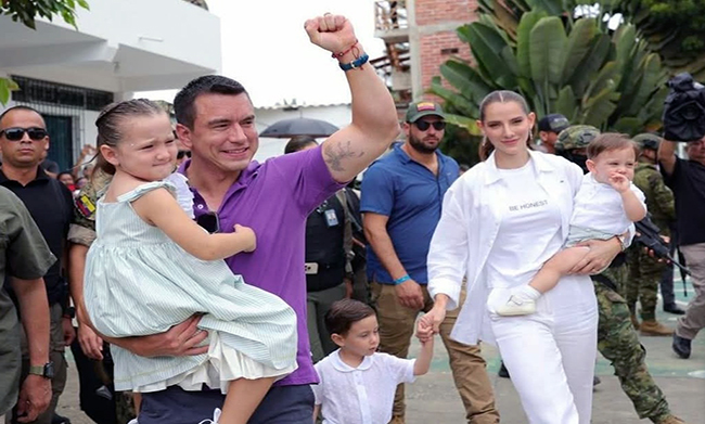 Presidente Noboa sufragó en Manglaralto, Santa Elena