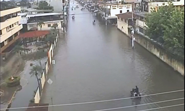 Tres recintos afectados por desbordamiento del río Pula