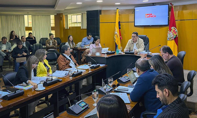 Alcalde de Cuenca denuncia red de corrupción en catastros