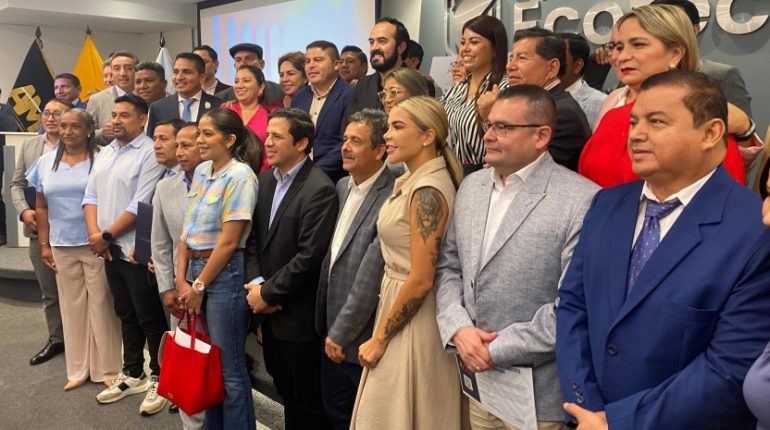 Alcaldes exigen al Gobierno pago inmediato de asignaciones vencidas