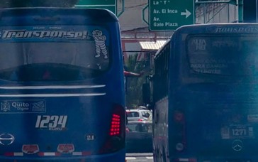 AMT sanciona a choferes por carreras con pasajeros en Quito