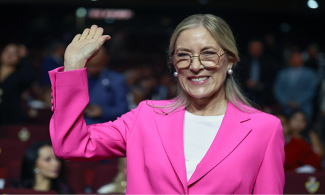Annabella Azín llama a izar 'la bandera del Ecuador'