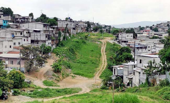 Balacera deja 2 muertos y varios heridos en Bastión Popular