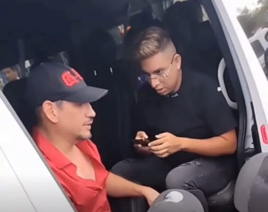 Cantante AU-D sufre robo de celular tras concierto en Sangolquí