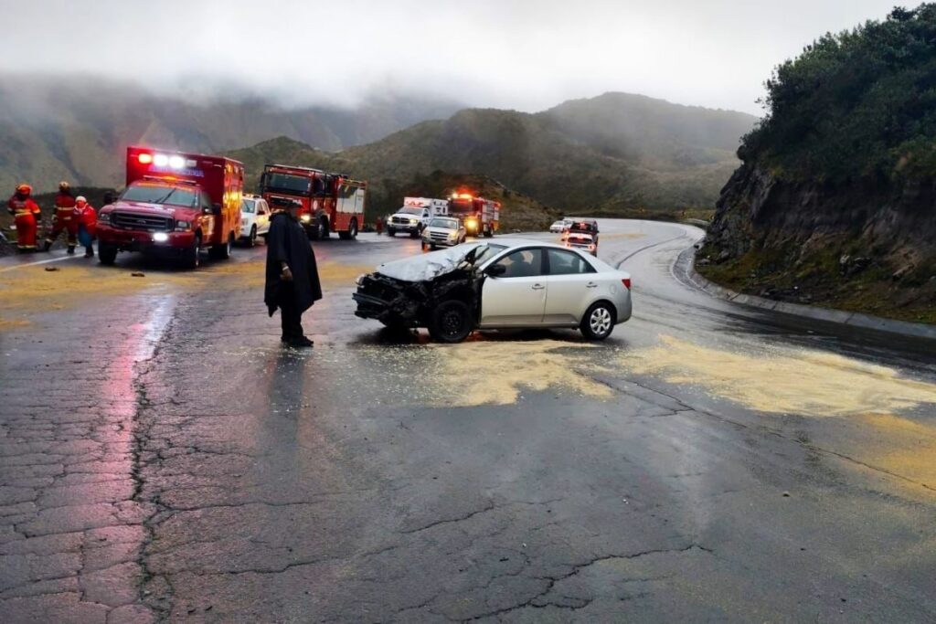 cinco-heridos-en-accidente-vehicular-en-via-a-papallacta.ecuador221.com_.ec_ Cinco heridos en accidente vehicular en vía a Papallacta