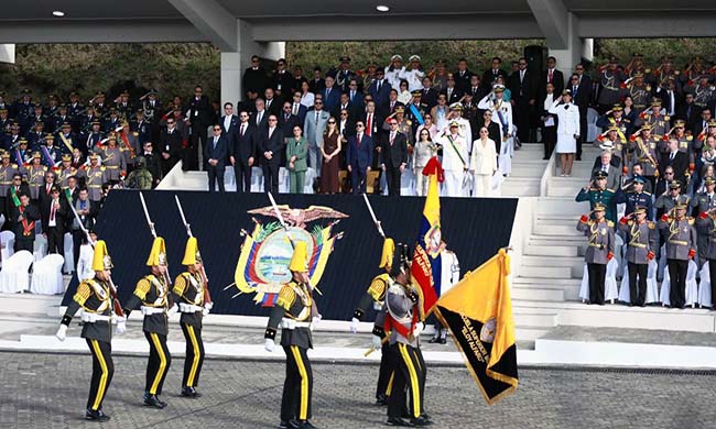 Condecoración a héroes caídos y llamado a la unidad