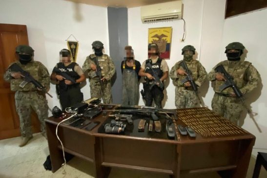 Cuatro detenidos con armas en Guayaquil - Ecuador 221
