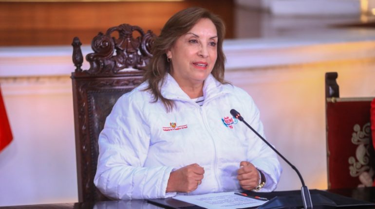 Dina Boluarte pide autorización para asistir a investidura de Noboa
