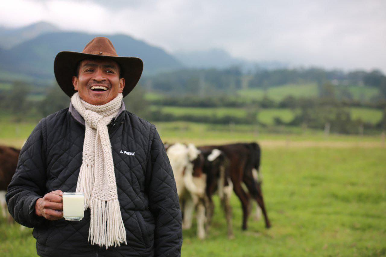 ecuador-concreta-historica-exportacion-de-leche-a-el-salvador.ecuador221.com_.ec_ Ecuador concreta histórica exportación de leche a El Salvador