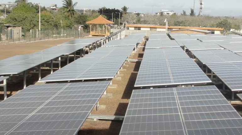Ecuador negocia con España instalar 600 megavatios solares