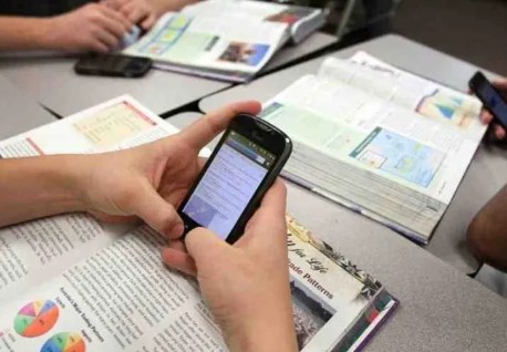 Educación implementa nuevas restricciones sobre el uso de celulares