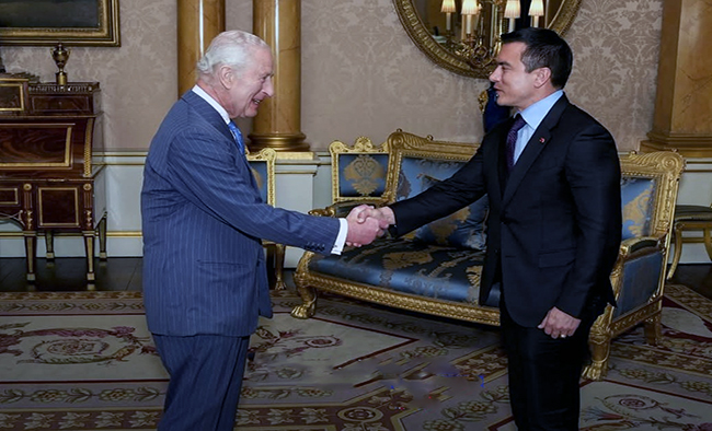 El rey Carlos III recibe a Daniel Noboa en el Palacio de Buckingham