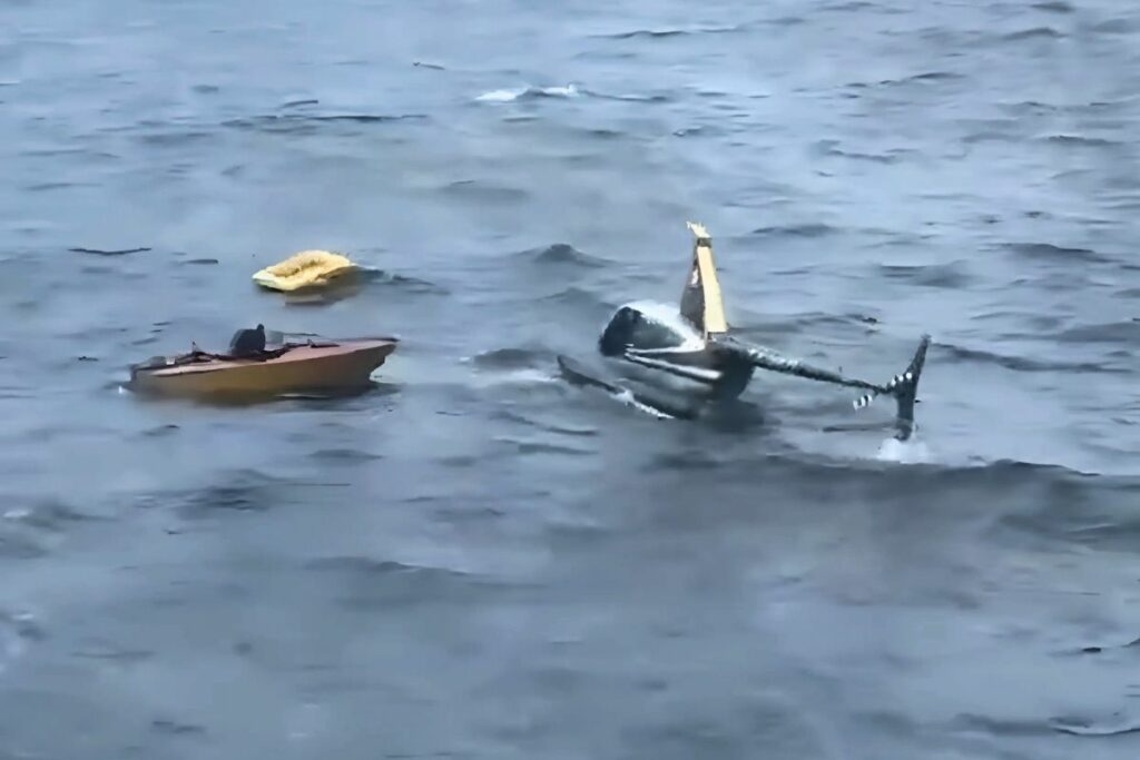 helicoptero-cae-al-mar-frente-a-manta-por-falla-tecnica.ecuador221.com_.ec_ Helicóptero cae al mar frente a Manta por falla técnica
