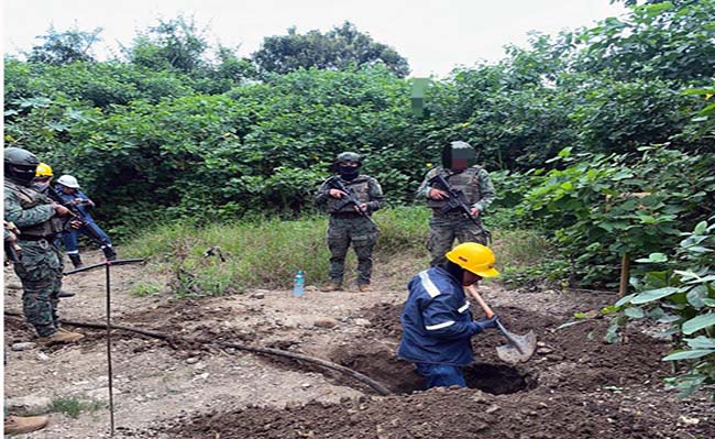 militares-detectan-perforaciones-en-poliducto-en-puerto-cayo-ecuador221.com_.ec_ Militares detectan perforaciones en poliducto en Puerto Cayo
