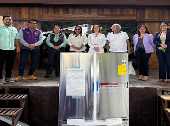 Ministerio de la Mujer entregó menaje a una Casa de Acogida