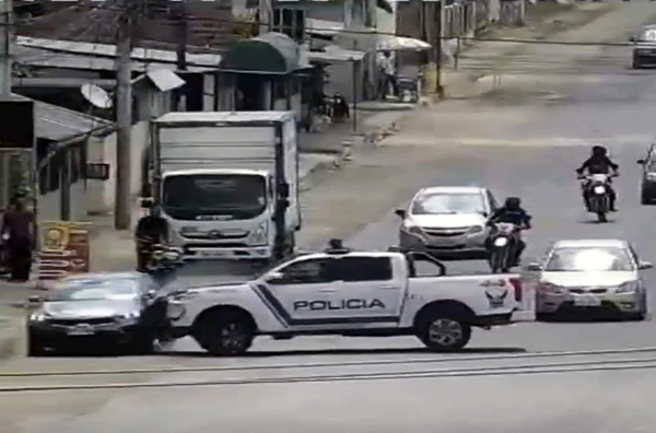 Persecución policial por robo de vehículo terminó con choque y tres detenidos