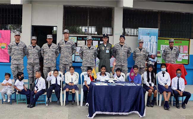 Personal de la FAE dictó conferencia referente a la Batalla del Pichincha