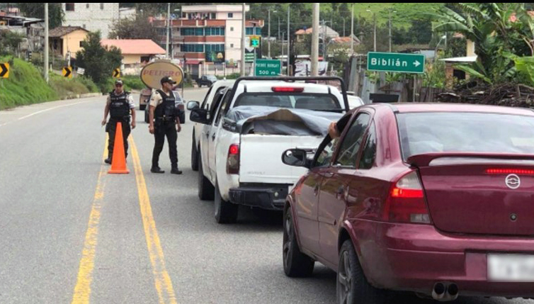Policía Nacional inició el control en 25 vías de Ecuador