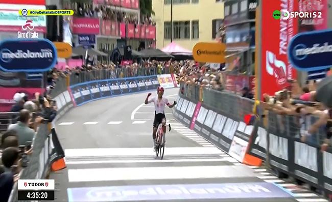 richard-carapaz-gano-la-etapa-11-del-giro-de-italia-ecuador221.com_.ec_ Richard Carapaz ganó la etapa 11 del Giro de Italia