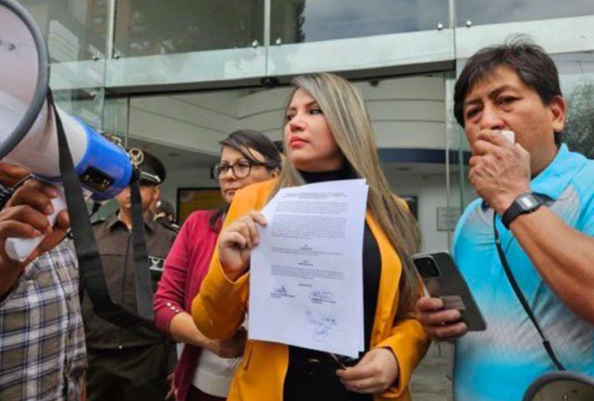 schettini-ofrece-disculpas-publicas-a-exfiscal-diana-salazar.ecuador221.com_.ec_ Schettini ofrece disculpas públicas a exfiscal Diana Salazar