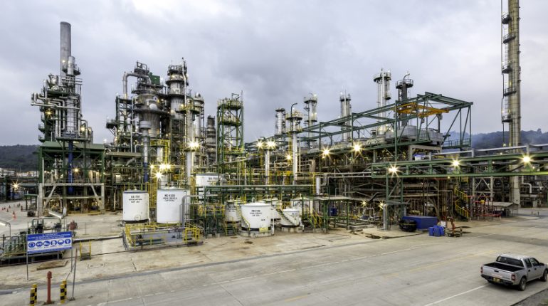 Sismo daña Refinería de Esmeraldas; Petroecuador declara emergencia