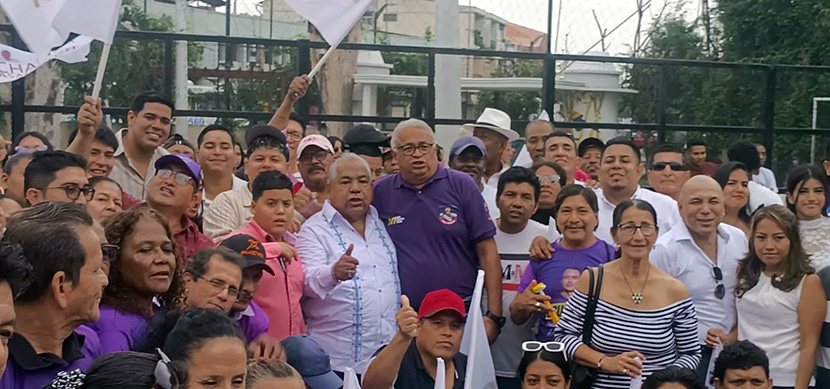 Vicente-Mejia-dirigente-comunitario Asambleísta Jorge Chamba dio cuentas de sus actividades