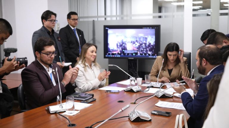 Asamblea inicia análisis de reforma urgente sobre contrataciones públicas