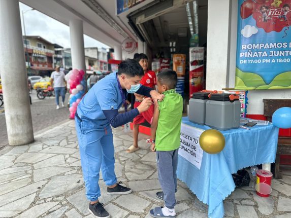 Ecuador refuerza vacunación y control de enfermedades infecciosas