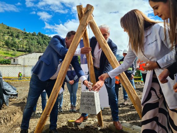 Gobierno construye moderno centro de salud en Guachapala