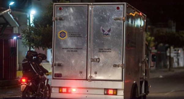 Hallan cuerpo en descomposición dentro de casa abandonada en Quito