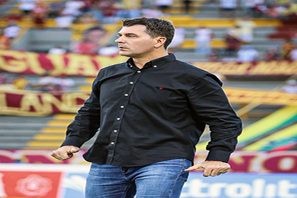 Ismael Rescalvo, nuevo DT de Barcelona para el 2025