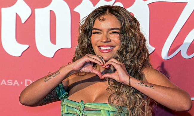 Karol G revela colaboraciones y temas de "Tropicoqueta"
