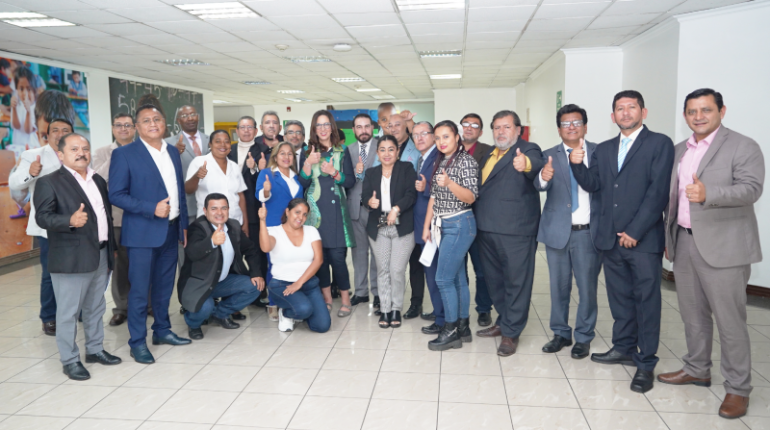 Ministerio de Educación inicia diálogo con gremios docentes
